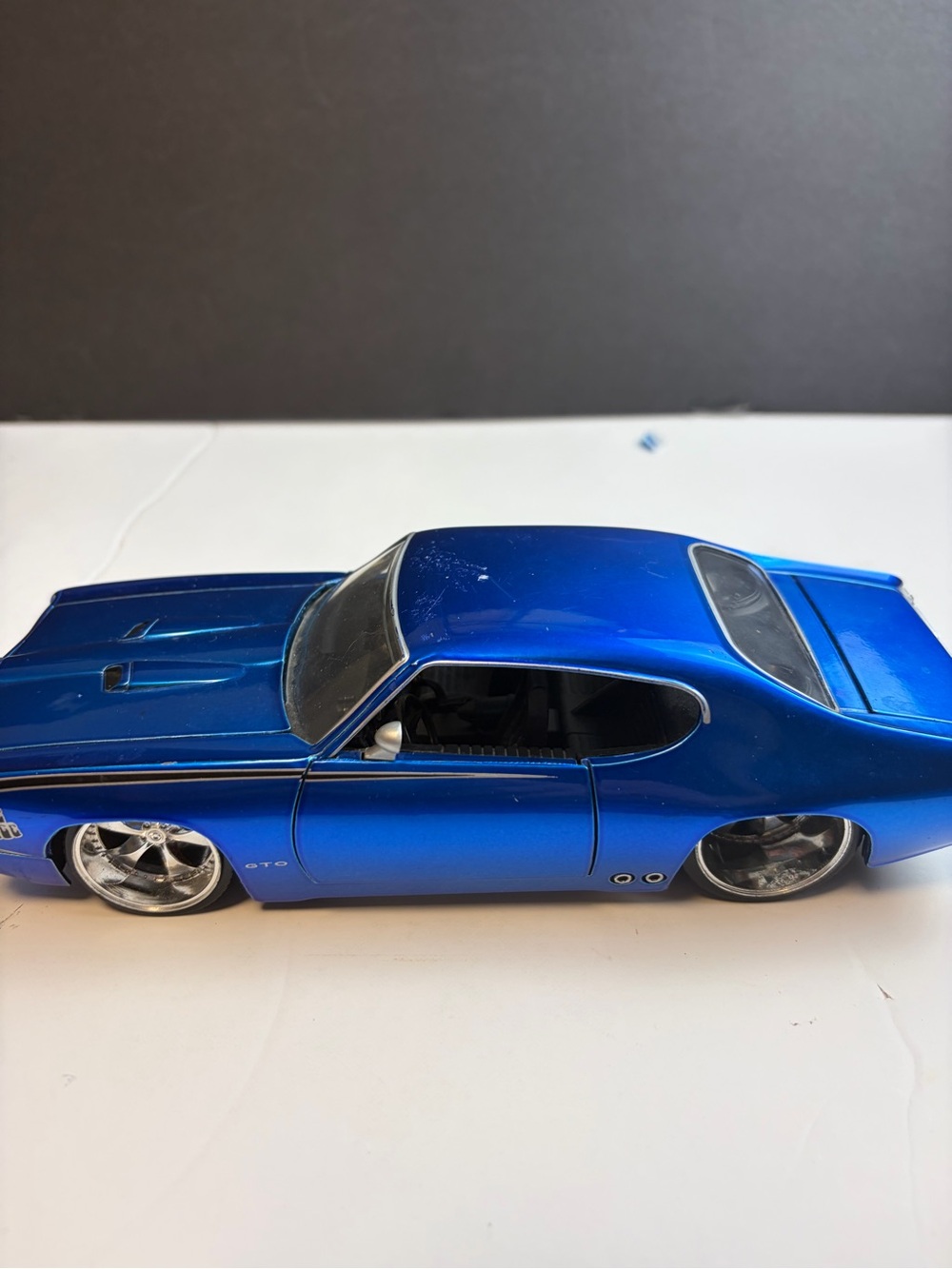 Jada Toys BIGTIME Muscle 1969 Pontiac GTO Judge Candy Blue 1 24